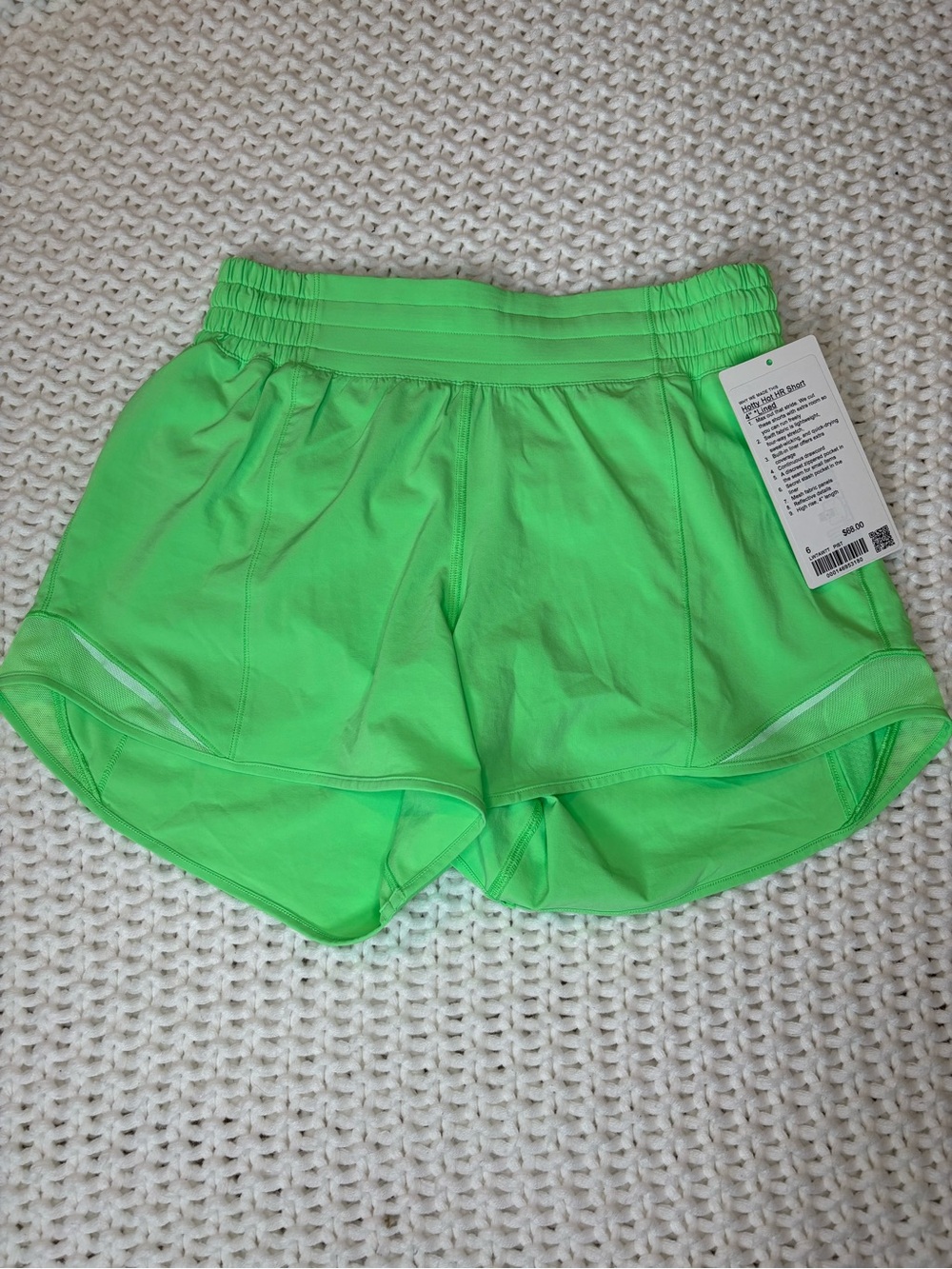 RARE! lululemon pistachio hotty hot hr short 4” size 6